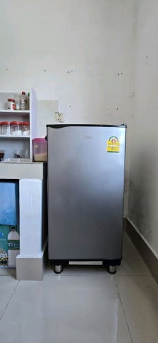 ទូរទឹកកកម៉ាក Midea ថែមជើងទ្រ