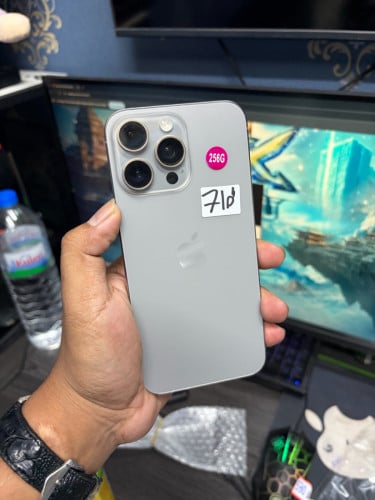 15 pro max 256g 98% za