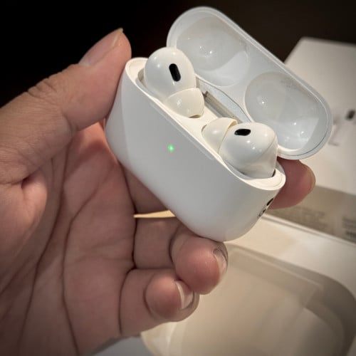 AirPods Pro 2 (Lightning) – Full Set – Very Good Condition