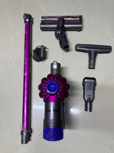 Geiune Dyson V6 good battery with crevice tools