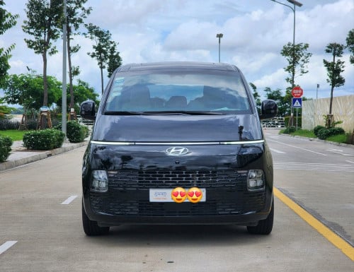 Hyundai Staria 2022 11seat ឡានក្រុមហ៊ុន