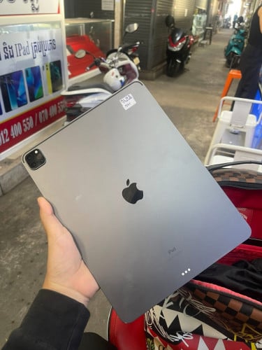 IPad Pro M1 12.9 wifi 256G កញ្ចក់ស្អាត តួស្ទើរដូចរូប