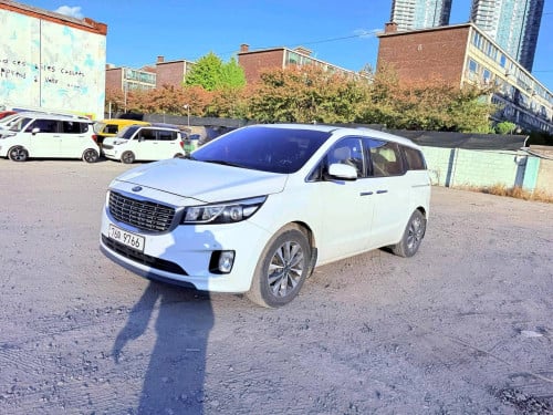 Kia Carnival 2015 Full Option ទ្វារអូតូ3សន្លឹក បើកតំបូល2សន្លឹក