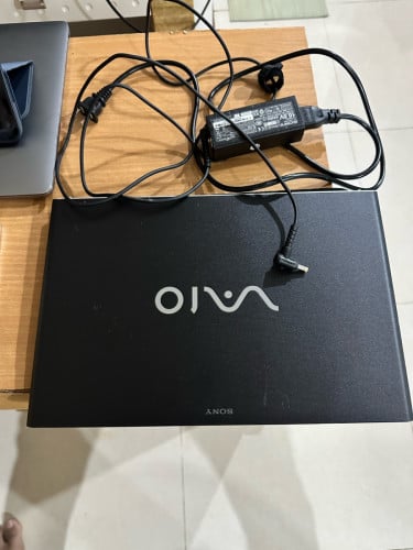 Laptop Sony ស្តើងស្អាត Core i7 Ram8G SSD 256G