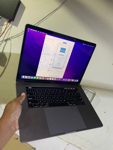 MacBook Pro 2017 ci7 ram 16gb ssd 512gb VGA 4gb