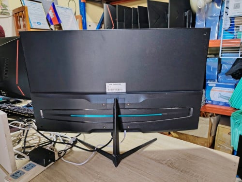 Monitor 32inchកោង 165hz AJVXI  មួយទឹកមានប្រអប់នៅស្អាត99%