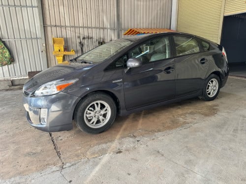 Prius 011option 4ពណ៌ប្រផះឡានថ្មីឡានស្អាតលក់តំលៃចរចាបានឡានអត់បុកអត់ច្រះឡានមូល