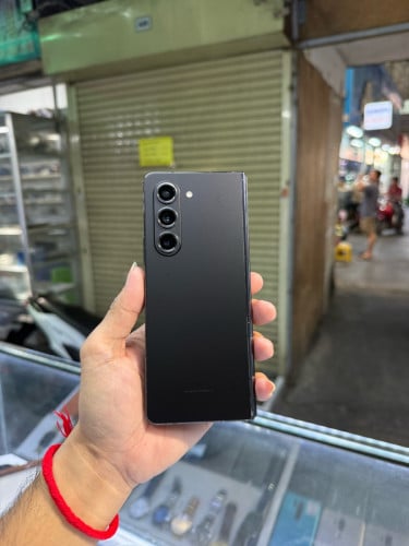 Samsung Zfold5 1000G Ram12G Sim2 អេក្រង់ក្នុងក្រៅស្អាត សឹកថាច់មុខ