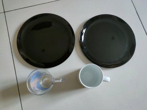 Set of 2 plates, 1 cup and 1 glas