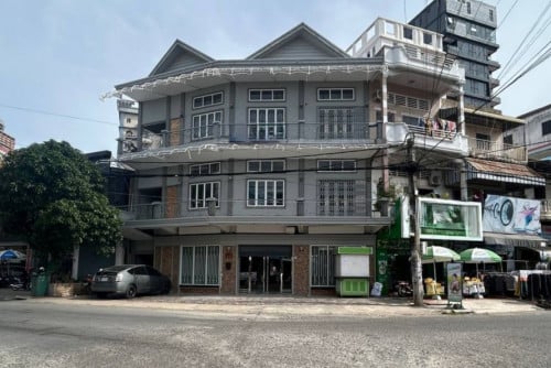 Shophouse / 3-Flat for Rent in Toul Kork ✨