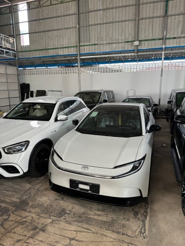 Toyota BZ5 550 29500$ មានស្ដុកស្រាប់​ 