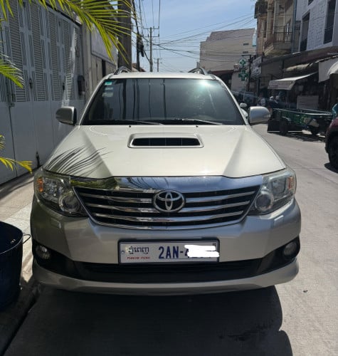 TOYOTA FORTUNER 013
