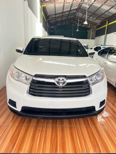 Toyota highlander V4 year 2014 ប៉ុងមួយ កៅអី​3ជួរ