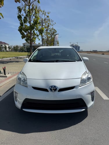 Toyota Prius 2014 Option 4 ក្នុង​លឿង​ តម្លៃ​ 20500$