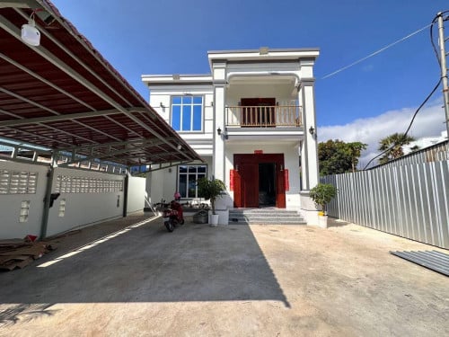 Villa for rent near Phsa Leu