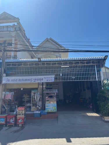 ផ្ទះល្វែងកាត់វីឡា​ក្នុង ដីឡូ​សម្រាប់លក់ — ទីតាំងឬស្សីកែវ​ ភ្នំពេញ