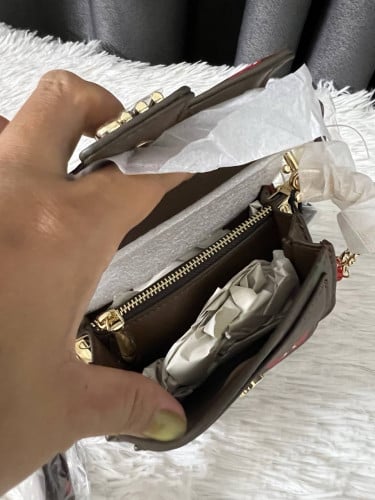 កាបូបនារី ផលិតនៅប្រទេសកម្ពុជា