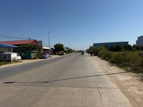 ដីអាជីវកម្មលក់នៅលើផ្លូវបេតុងឃ្មួញ