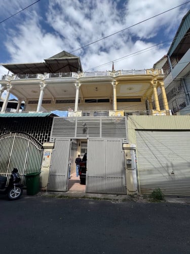 ផ្ទះលក់តម្លៃពិសេសក្បែរផ្សារទួលទំពូង