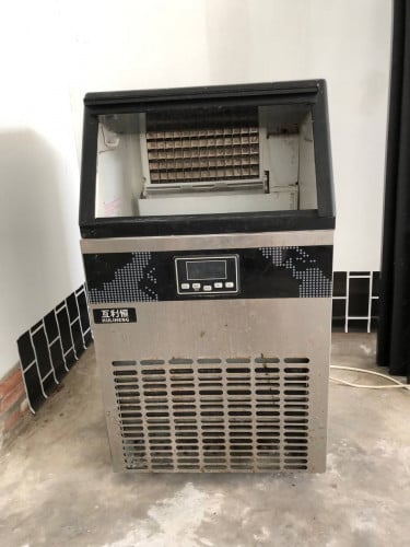 លក់ទូរផលិតទឹកកកនៅល្អ100%