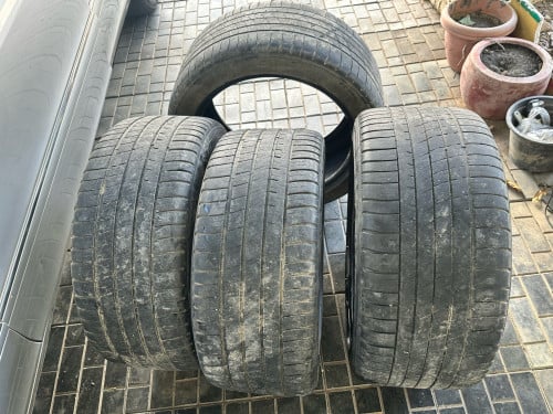 សំបកកង់​ វង់​19 នៅប្រេីបាន​ mechelen 275/40/ZR19