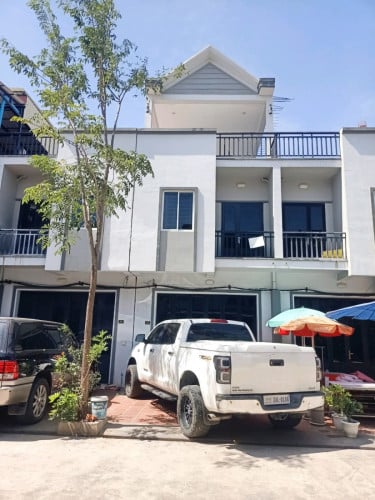 ផ្ទះជួល200$ក្រុងតាខ្មៅ ជិតព្រលានថ្មី