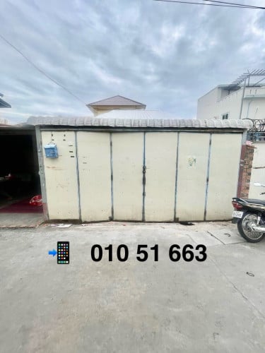 ផ្ទះ​ជួលមុខប្រលាន​ពោចិនតុងភ្នំពេញ​ ទំហំ​ 5x25M​ ទីធ្លា​ធំទូលាយខាងងមុខអាចដាក់ឡានបាន2គ្រឿង​