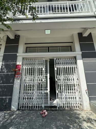 ផ្ទះលក់នៅឡេងណាវ៉ាត្រា ប្លងរឹង ខ្ញុំផ្ទាល់ ផ្លូវ8ម៉ែត (AT85)