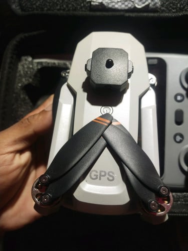 លក់ទ្រូន L106 Max ទិញថ្មី លេងបាន4ដង