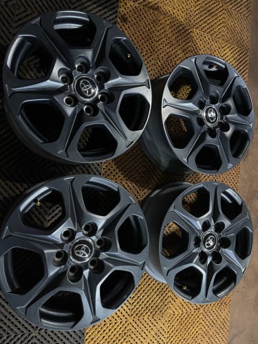 យ៉ាន់ហ្សិុនLandcruser GR sports.2025. រង្វង់18. សំបកBFGoodrich USA