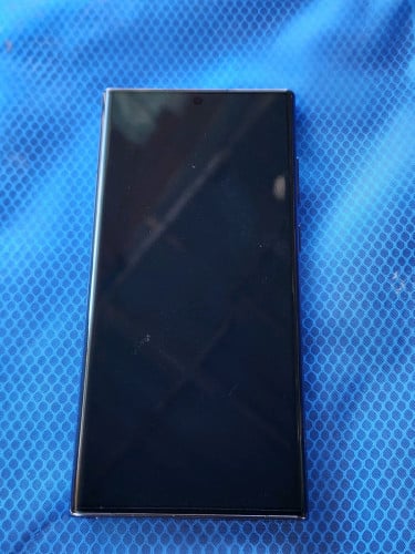 លក់អេក្រង់ជាប់តួ S22 Ultra បែកពណ៏ អត់ទាន់ជួសជុល