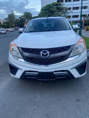 🚘 ស្តុកថ្មី  Mazda BT50 2015 3.2L អូតូកាប់ពីតាស់ ឡានថ្មីណាស់ ទឹកថ្នាំ