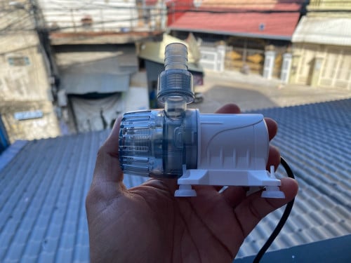 ម៉ូទ័របូម YEE តូចច្រឡឹងស្អាត មានចាប់ពីខ្នាត 1000L/H ដល់ 2000L/H