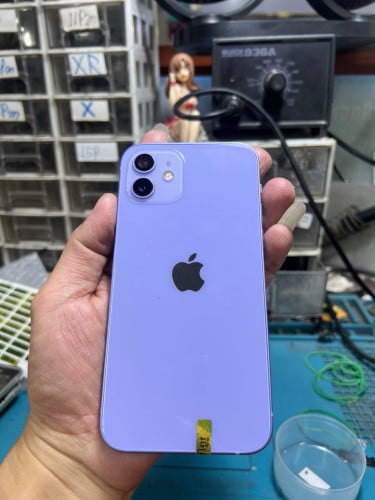 12 64G សានុំស្អាត់តួ98% ថ្មហ្សឺន85% 210$