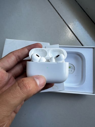 Apple AirPods Pro (2nd Gen, Lightning Case) – Original