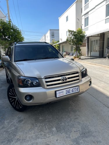 Highlander 04 V6 limited ប៉ុង1 ក្នុងលឿង កៅអី3ចួ