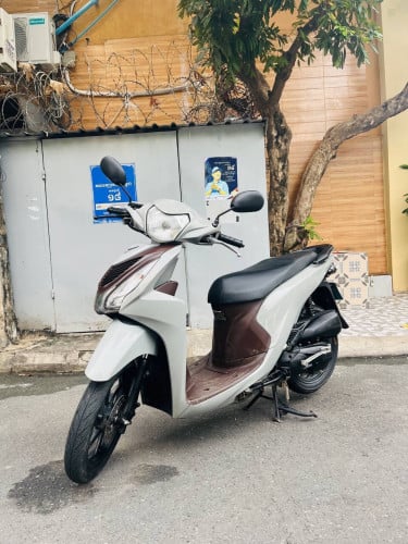 Honda vision (110cc, year2015, 790$) have all documents