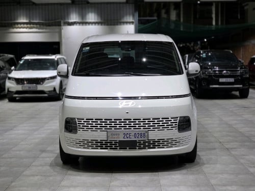 HYUNDAI STARIA 2025(11កៅអី)