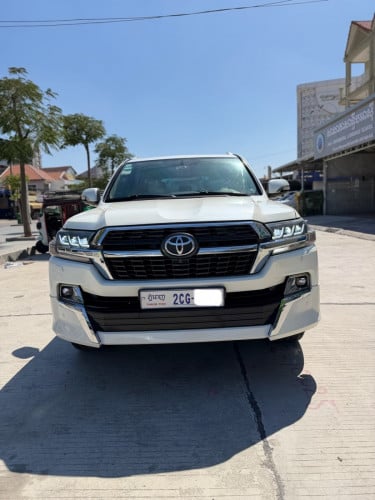 Land Cruiser V6 2011ឡេីង​2021 ម្ចាស់ដេីមទីមួយ​ ទឹកថ្នាំបាញ់តែកន្លែកឡេីងទេបងប្អូន