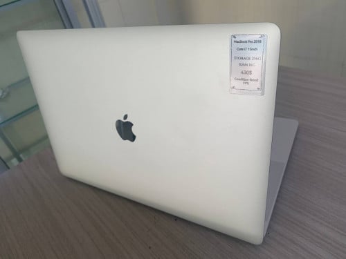 Nacbook pro 2018 15" ssd256 ram16g