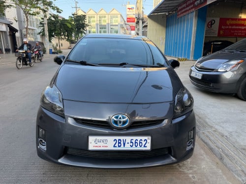 Prius 2011 option 3 ដំបូលសូឡា យ៉ាន់ option 5 ម្ចាស់ដេីម
