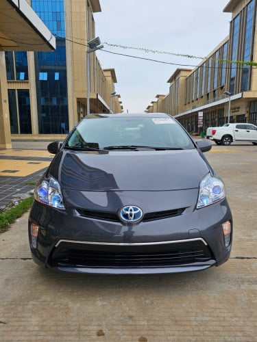 Prius 2012 plugs ពណ៌ប្រផេះឡានស្អាតៗ