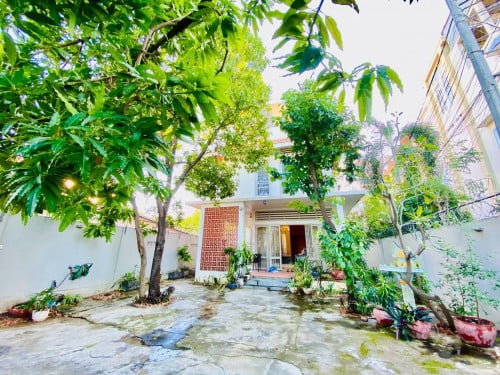 Townhouse 5 Bedrooms For Rent At Beoung Tompon 5 Minutes From Russian Market