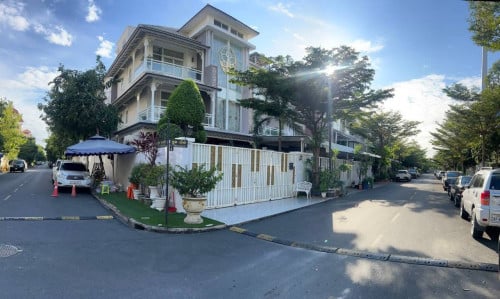 វីឡភ្លោះកែងសំរាប់ជួល