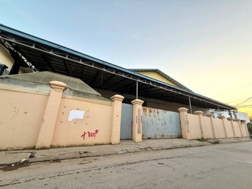 ឃ្លាំងសម្រាប់ជួល : សង្កាត់ចោមចៅ,ខណ្ឌពោធិ៍សែនជ័យ, ភ្នំពេញ (ទល់មុខព្រលានពោធិ៍ចិនតុង)