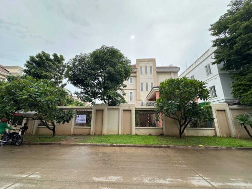 វីឡាទោលសម្រាប់លក់ នៅបុរីពិភពថ្មីសំរោងអណ្តែត សង្កាត់គោកឃ្លាង ខណ្ឌសែនសុខ ភ្នំពេញ