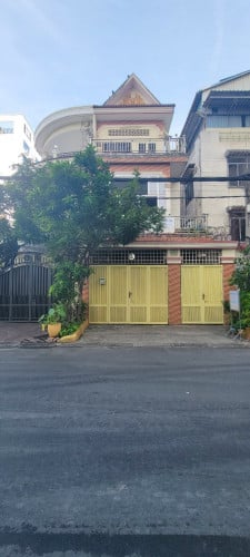 ផ្ទះអាជីវកម្មជាន់ផ្ទាល់ដីជួលនៅផ្លូវអ៊ូអរ