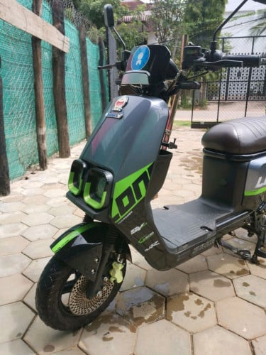 សៀមរាប លក់រឺដូរ ម៉ូតូ អគ្គីសនីថ្មលីជូម 150Km ទៅ170Km