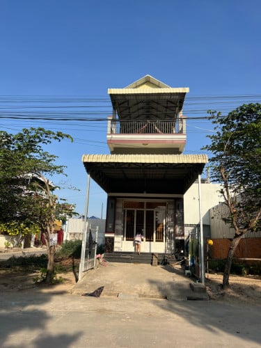 ផ្ទះលក់បន្ទាន់ ខាងលិចវត្តឈូកវ៉ា២ ចុះពីផ្លូវធំ 2011 ប្រហែល 100ម