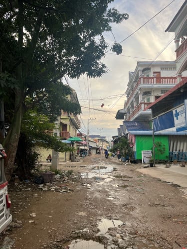 ផ្ទះលក់ដី 5គុណ20.  57000ចចា